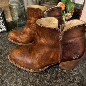 Bedstu Yell booties, size 8.5